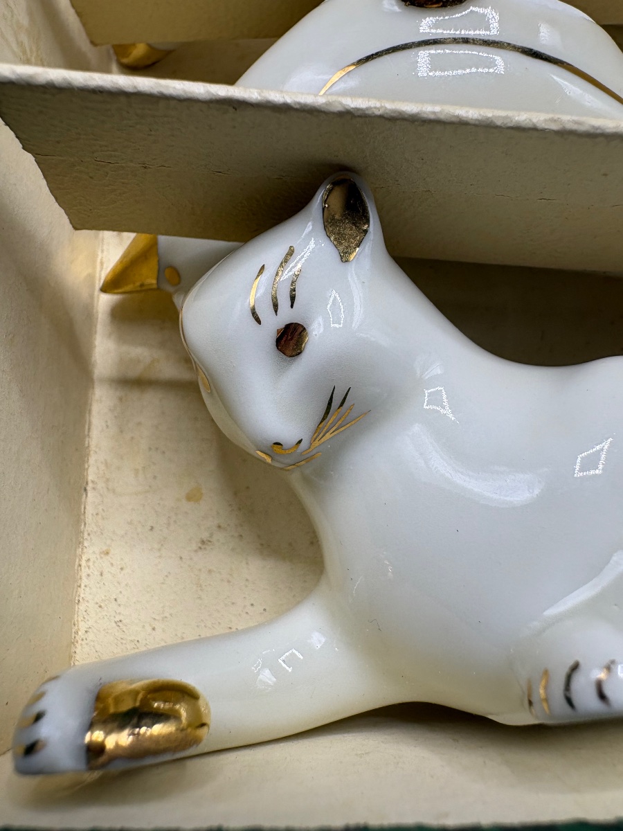 PORTES COUTEAUX EN PORCELAINE ÉMAILLÉE DORÉE DES ANNÉES 1930 FRANÇAIS -photo-4