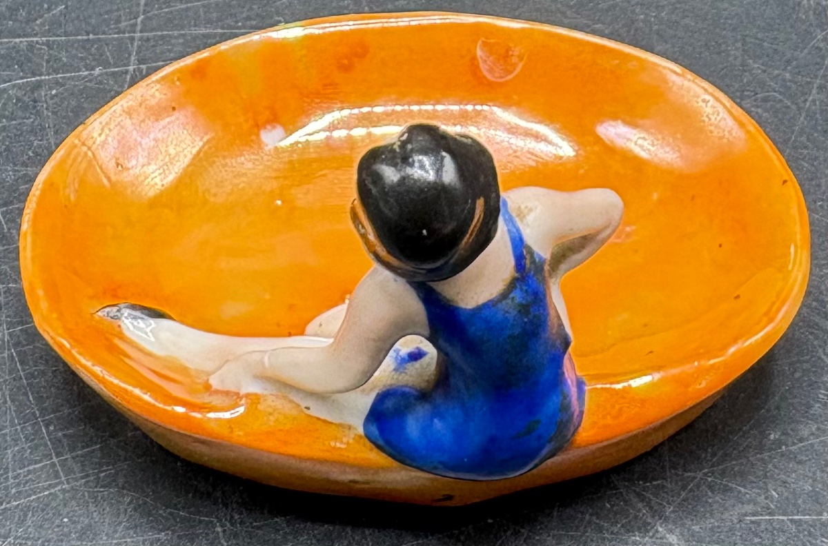 VIDE POCHE BAIGNEUSE EN PORCELAINE ÉMAILLÉE ALLEMANDE DES ANNÉES 1900/20-photo-3