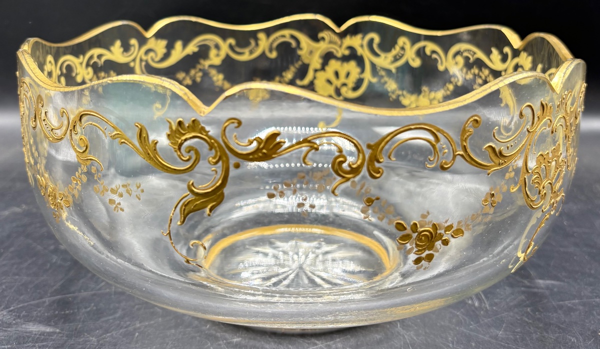 COUPE EN VERRE SOUFFLÉ TRAVAILLÉ À CHAUD ÉMAILLÉE À L’OR DES ANNÉES 1900 FRANÇAISE UNE COUPE