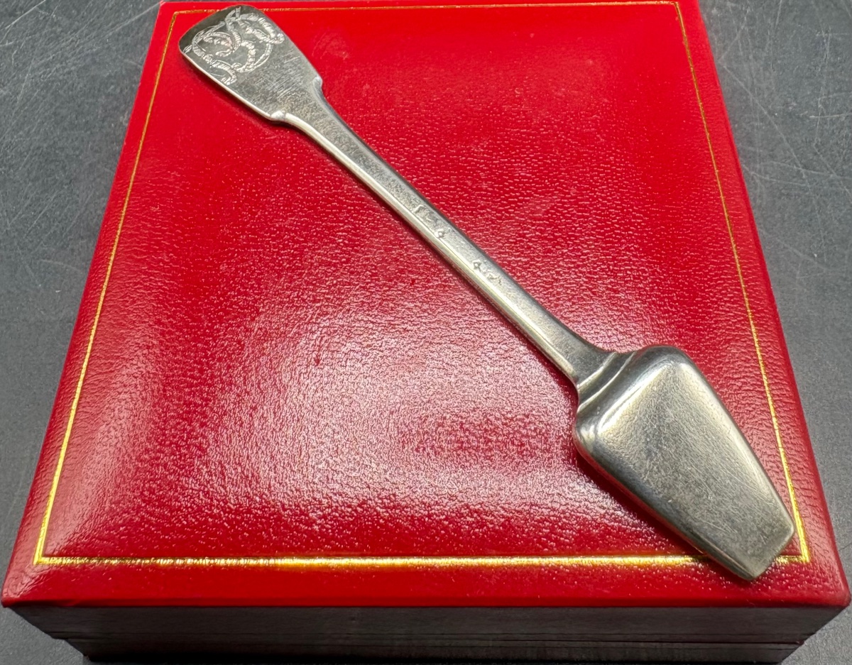 UNE GRANDE CUILLÈRE À SEL EN ARGENT MASSIF XVIIIÈME FRANÇAISE -photo-2
