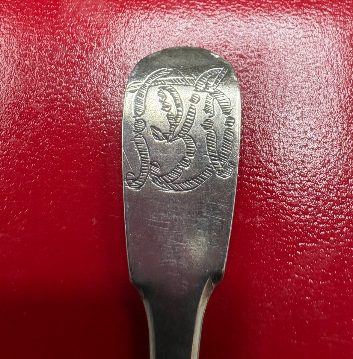UNE GRANDE CUILLÈRE À SEL EN ARGENT MASSIF XVIIIÈME FRANÇAISE -photo-1