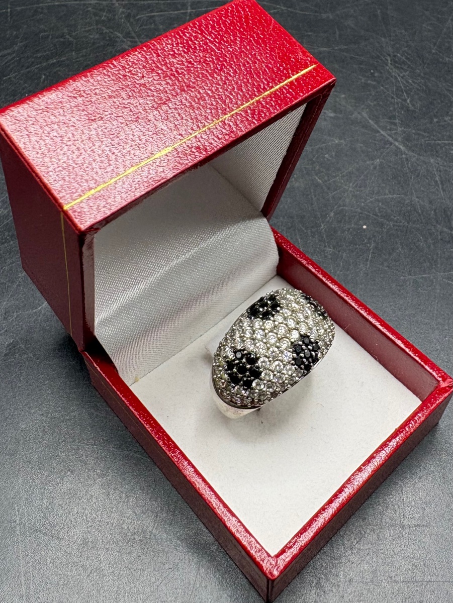 BAGUE ARGENT MASSIF PAVAGE D’OXYDES DE ZIRCONIUM & ONYX TAILLÉS VERS 1960/70 FRANÇAISE