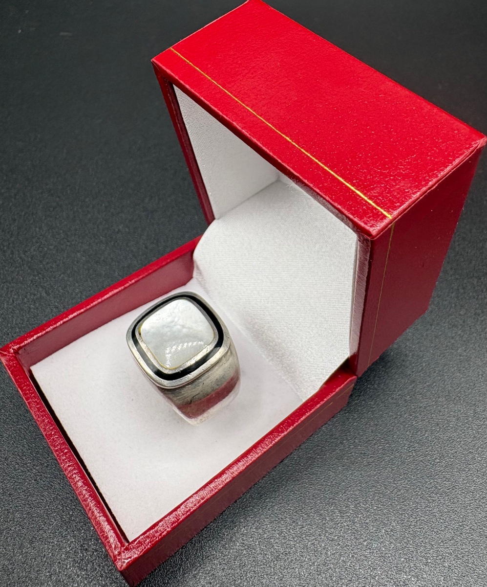 A Men's Solid Silver Ring With Mother-of-pearl And Enamel From The 1930s, Made In France