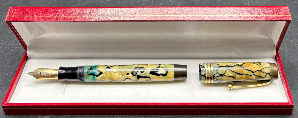 STYLO PLUME DES ANNÉES 1930 EN BAKÉLITE PLAQUÉ OR ET DIVERS PARKER