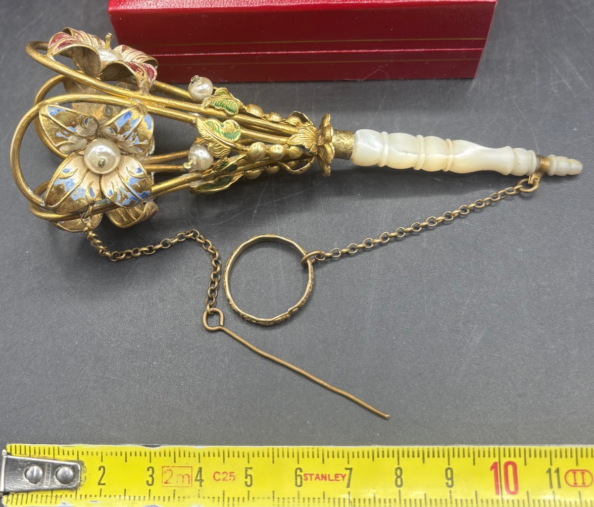 PORTE BOUQUET DE MARIAGE EN NACRE, LAITON DORÉ, PERLES, ÉMAIL, FRANÇAIS FIN XIXÈME-photo-6