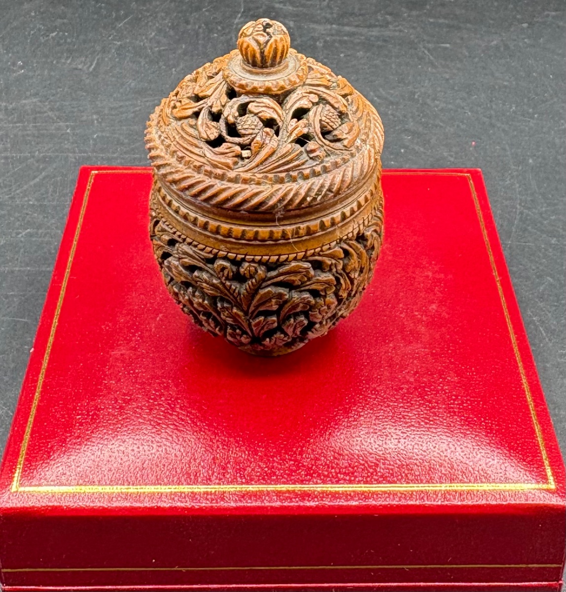 PETIT POT COUVERT EN COROZO SCULPTÉ DÉBUT XIXÈME DES COLONIES FRANÇAISES CAYENNES -photo-4