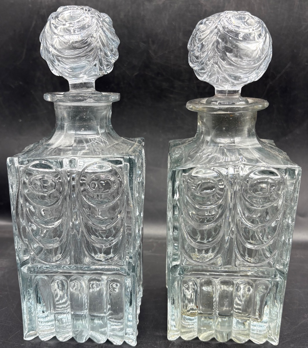 PAIRE DE CARAFES À ALCOOL EN CRISTAL SOUFFLÉ MOULÉ TAILLÉ DU CREUSOT VERS 1810-photo-2