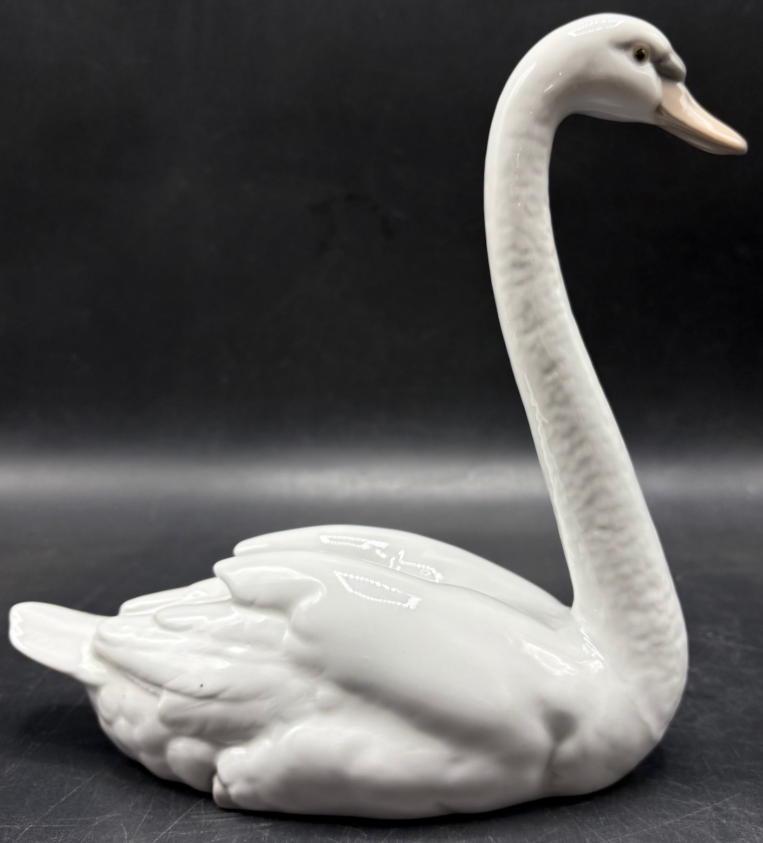 Glazed Porcelain Swan Figurine From The 1983 Lladro Collection-photo-3