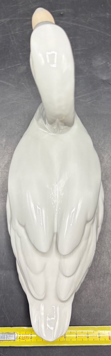 Glazed Porcelain Swan Figurine From The 1983 Lladro Collection-photo-5