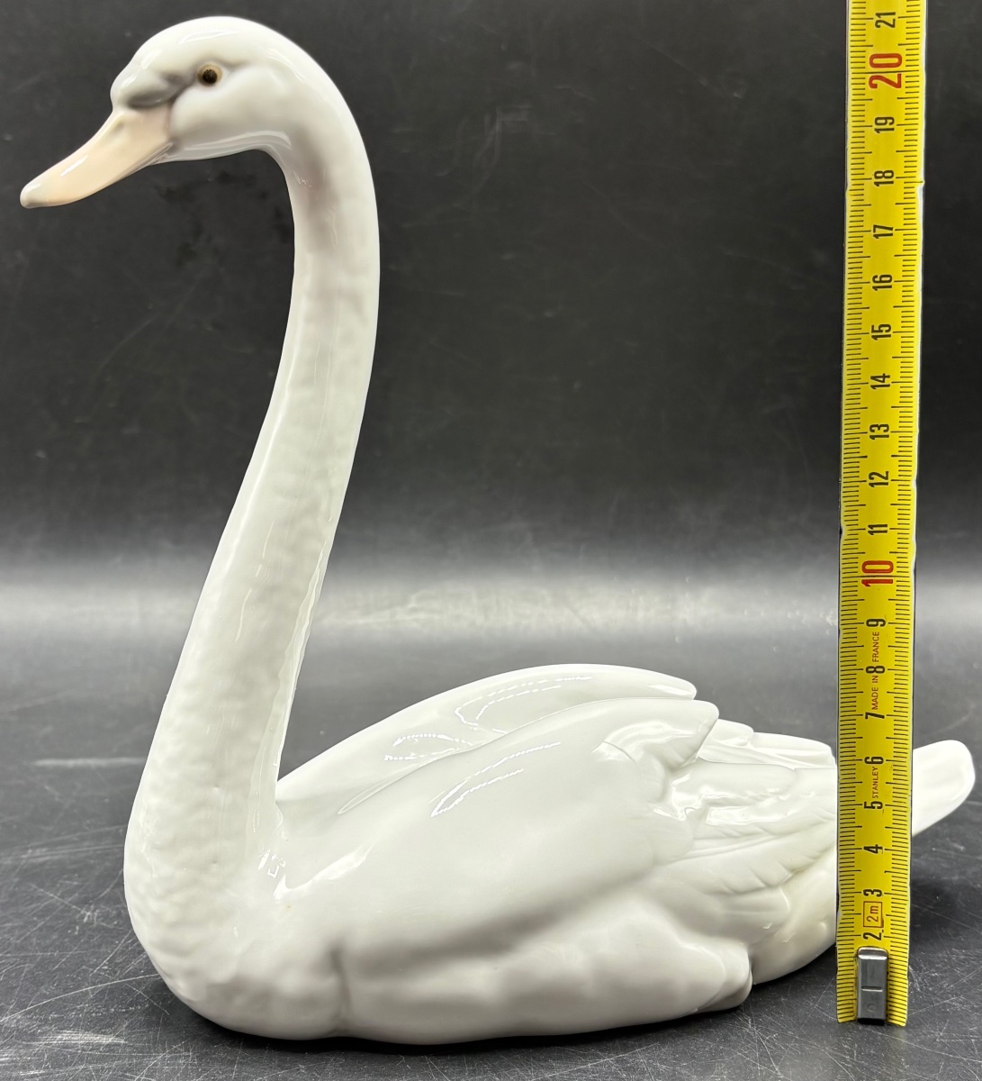 Glazed Porcelain Swan Figurine From The 1983 Lladro Collection-photo-7