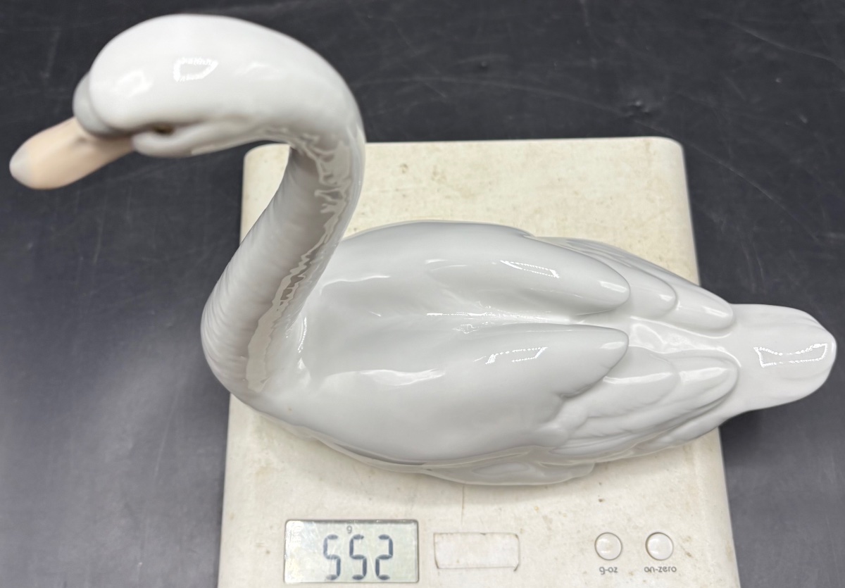 Glazed Porcelain Swan Figurine From The 1983 Lladro Collection-photo-8