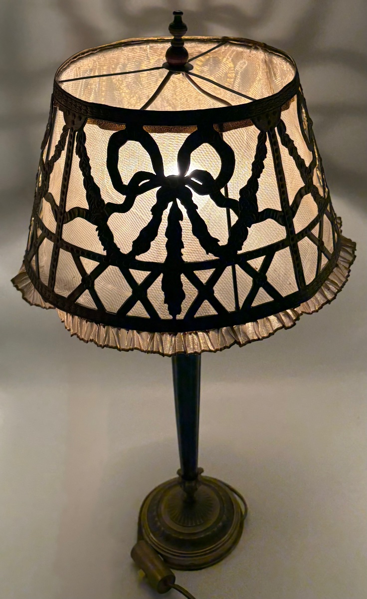 LAMPE D’APPOINT EN BRONZE PORCELAINE LAITON ET DIVERS DES ANNÉES 1920 FRANÇAISE-photo-1