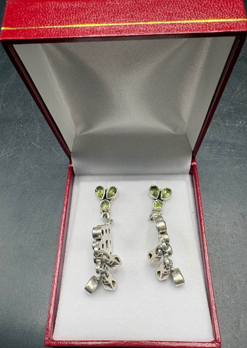 Pair Of Solid Silver And Peridot Earrings From The 1960s, Imported -photo-3