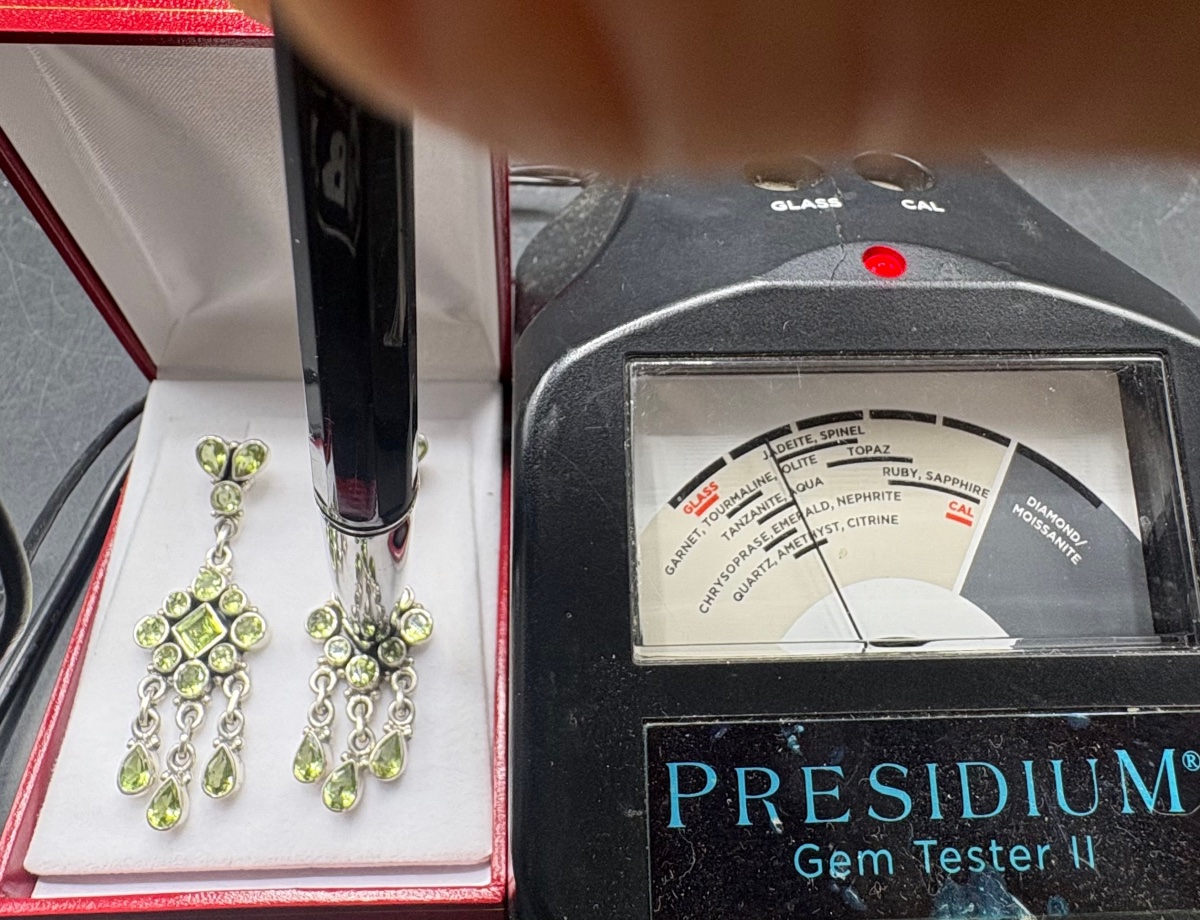 Pair Of Solid Silver And Peridot Earrings From The 1960s, Imported -photo-2