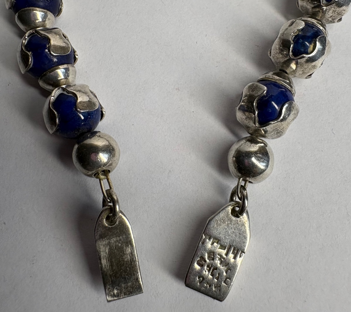 BRACELET GOURMETTE EN ARGENT MASSIF ET PERLES DE PÂTE DE VERRE DES ANNÉES 1960 MEXICAIN-photo-4