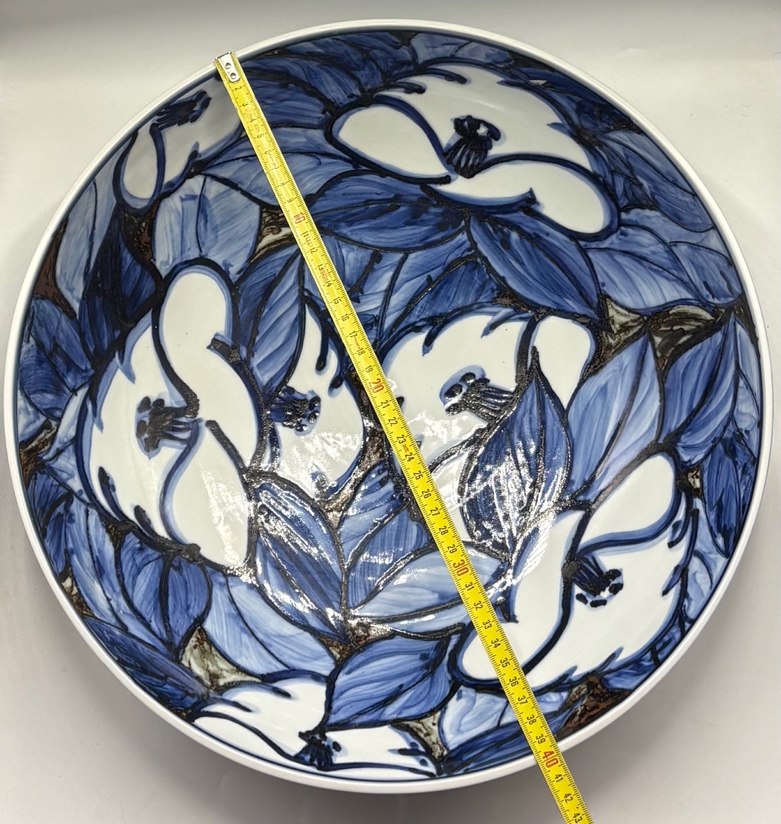 A Very Large, Hand-painted Enameled Porcelain Salad Bowl From The 1930s, Japanese -photo-6