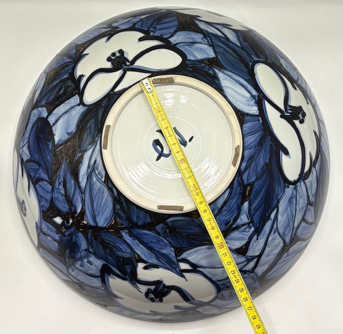 A Very Large, Hand-painted Enameled Porcelain Salad Bowl From The 1930s, Japanese -photo-7