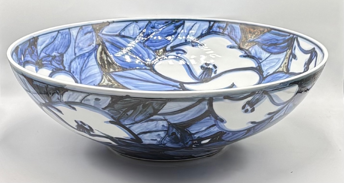 A Very Large, Hand-painted Enameled Porcelain Salad Bowl From The 1930s, Japanese 