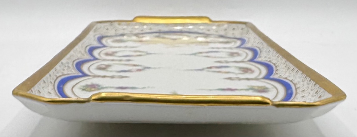 PLAT À CAKES EN PORCELAINE ÉMAILLÉE DORÉE PEINT DES ANNÉES E. CHALAIS LIMOGES-photo-3