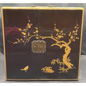 Boîte Bento En Bois Laqué Doré Du Japon Vers 1900