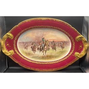 TRÈS GRAND PLAT DÉCORATIF EN PORCELAINE ÉMAILLÉE DORÉE ET PEINTE DU XIXEME EN VIEUX PARIS 