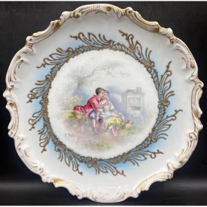 ASSIETTE DÉCORATIVE EN PORCELAINE ÉMAILLÉE PEINTE PAR A. MATO