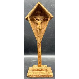 PETIT CALVAIRE EN BOIS SCULPTÉ DES ANNÉES 1900 SUISSE