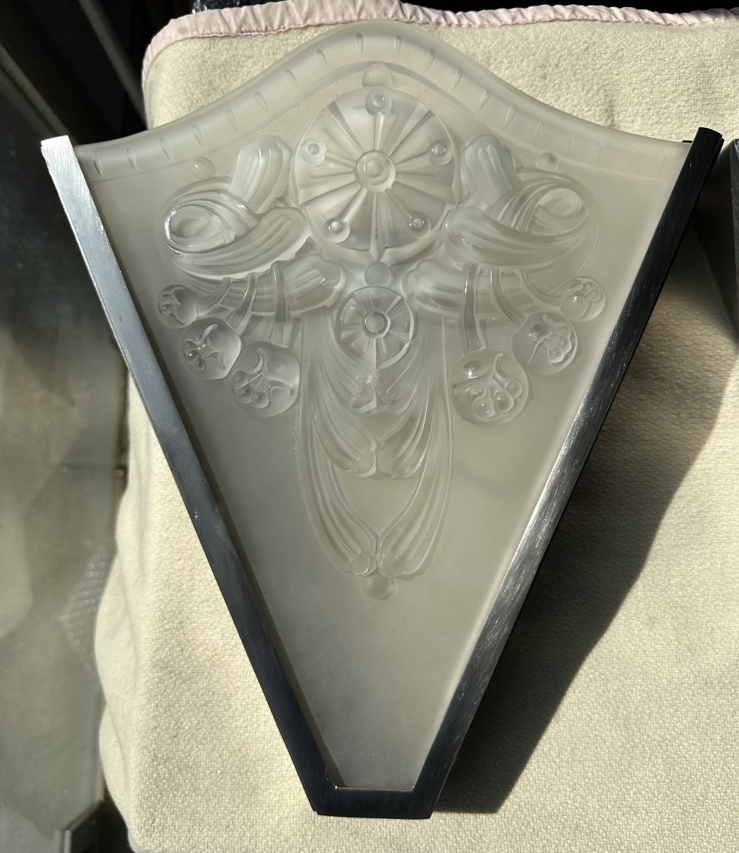 Paire d’appliques Art Déco en verre moulé et bronze-photo-2