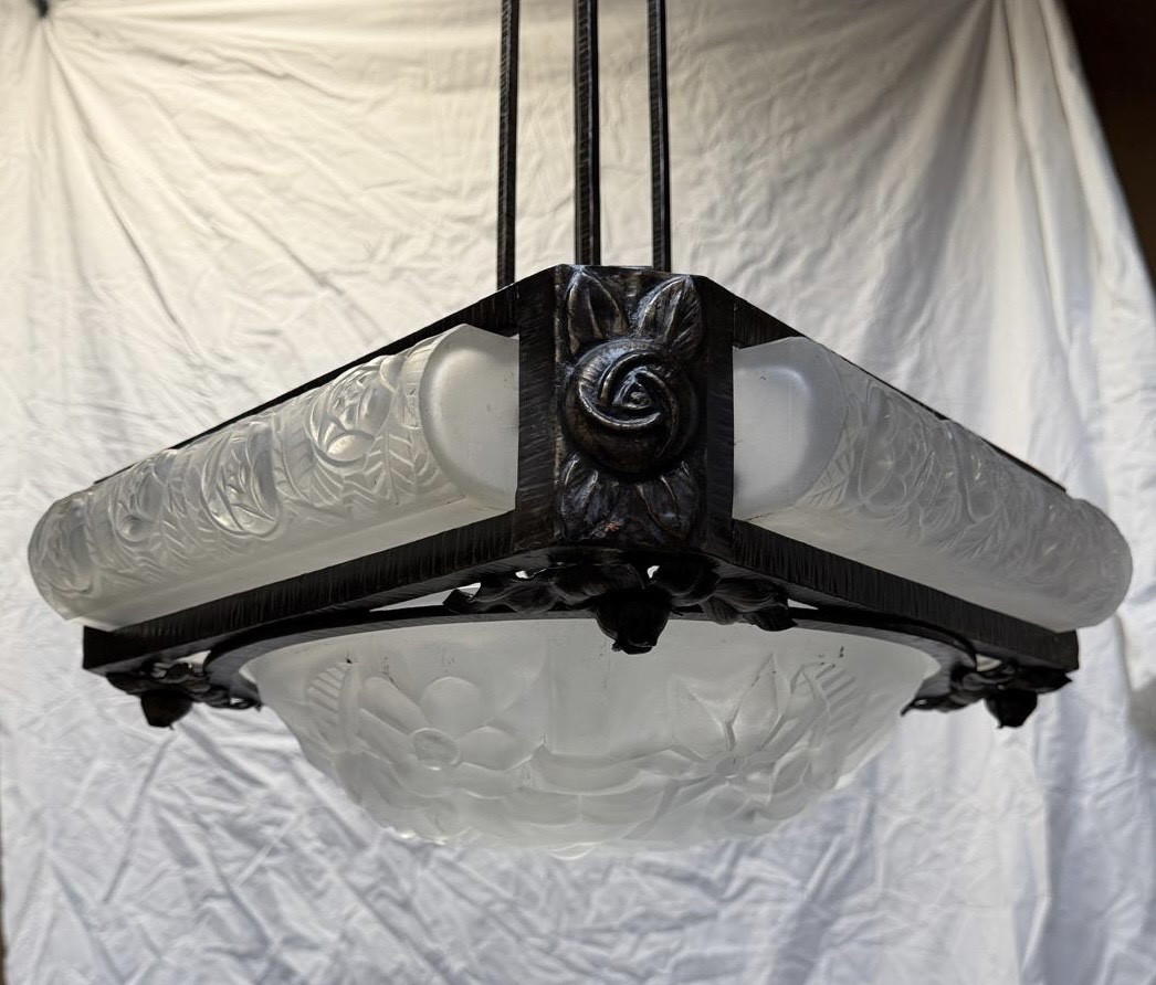 Degue (david Guéron) Large Art Deco Chandelier With Stylized Floral Motifs, Circa 1930