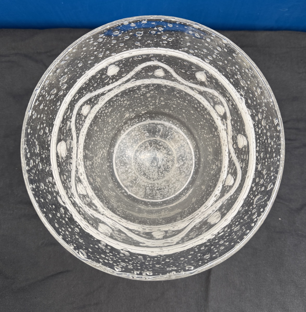 Vase Art Déco en verre bullé à décor blanc appliqué, signé Daum Nancy, vers 1925-photo-3