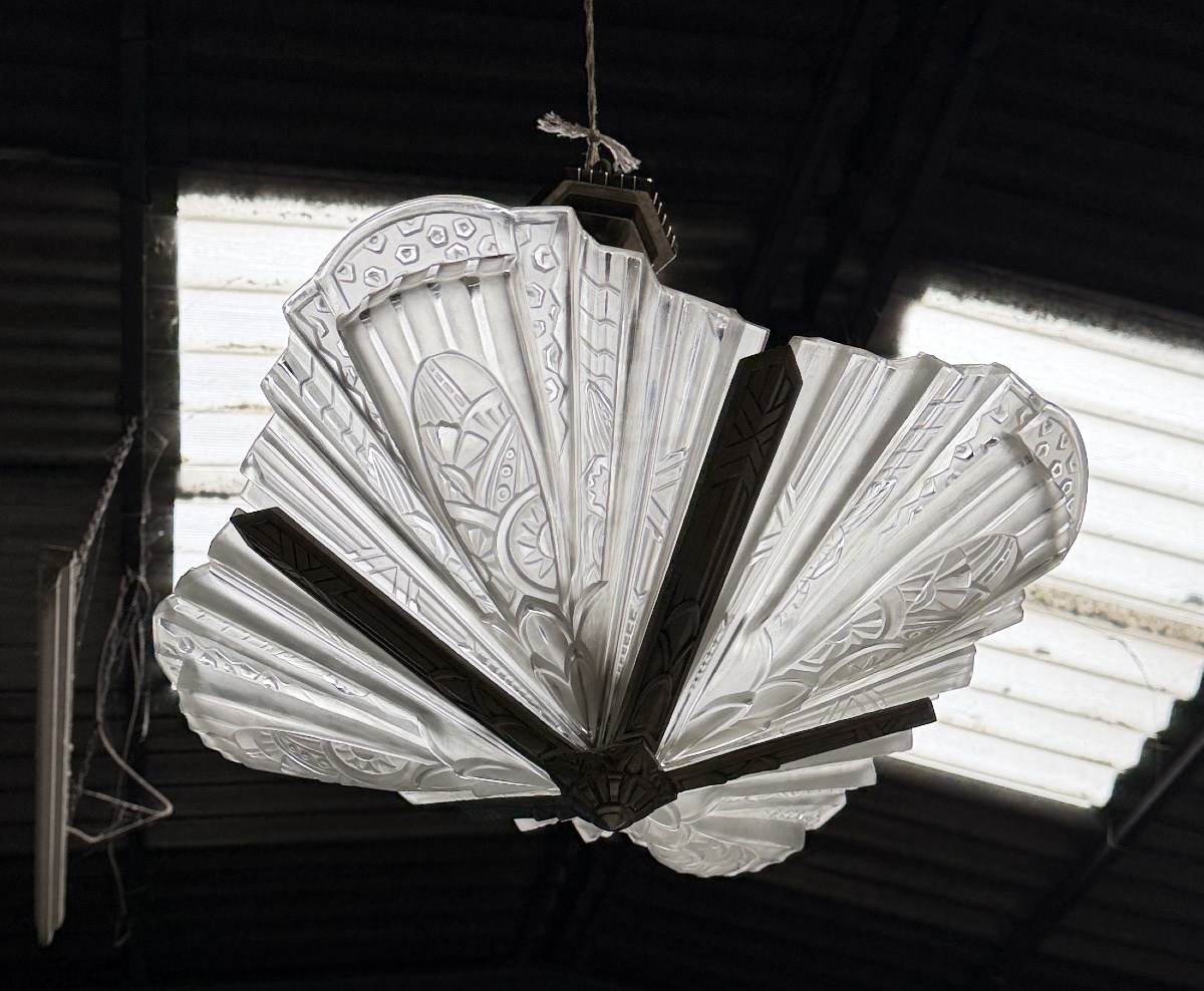 Art Deco Frontisi Chandelier In Cast Glass And Bronze-photo-3