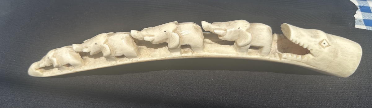 Carved African Elephant Tusk – Central Africa, Circa 1920–1930 – 33 Cm