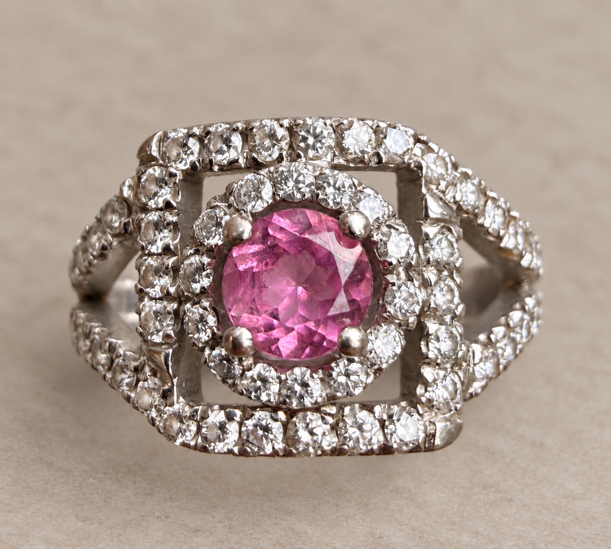 Bague en Or Blanc 18 Carats, Saphir Rose et Diamants