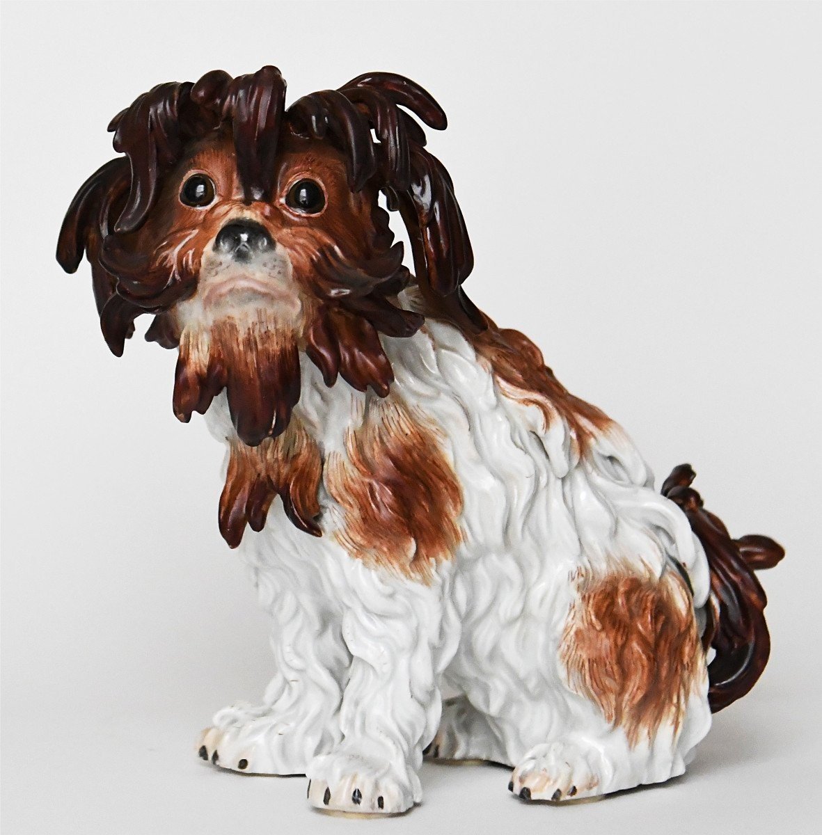 Statuette en porcelaine de Meissen représentant un chien Bichon Bolonais, Modèle 2880 