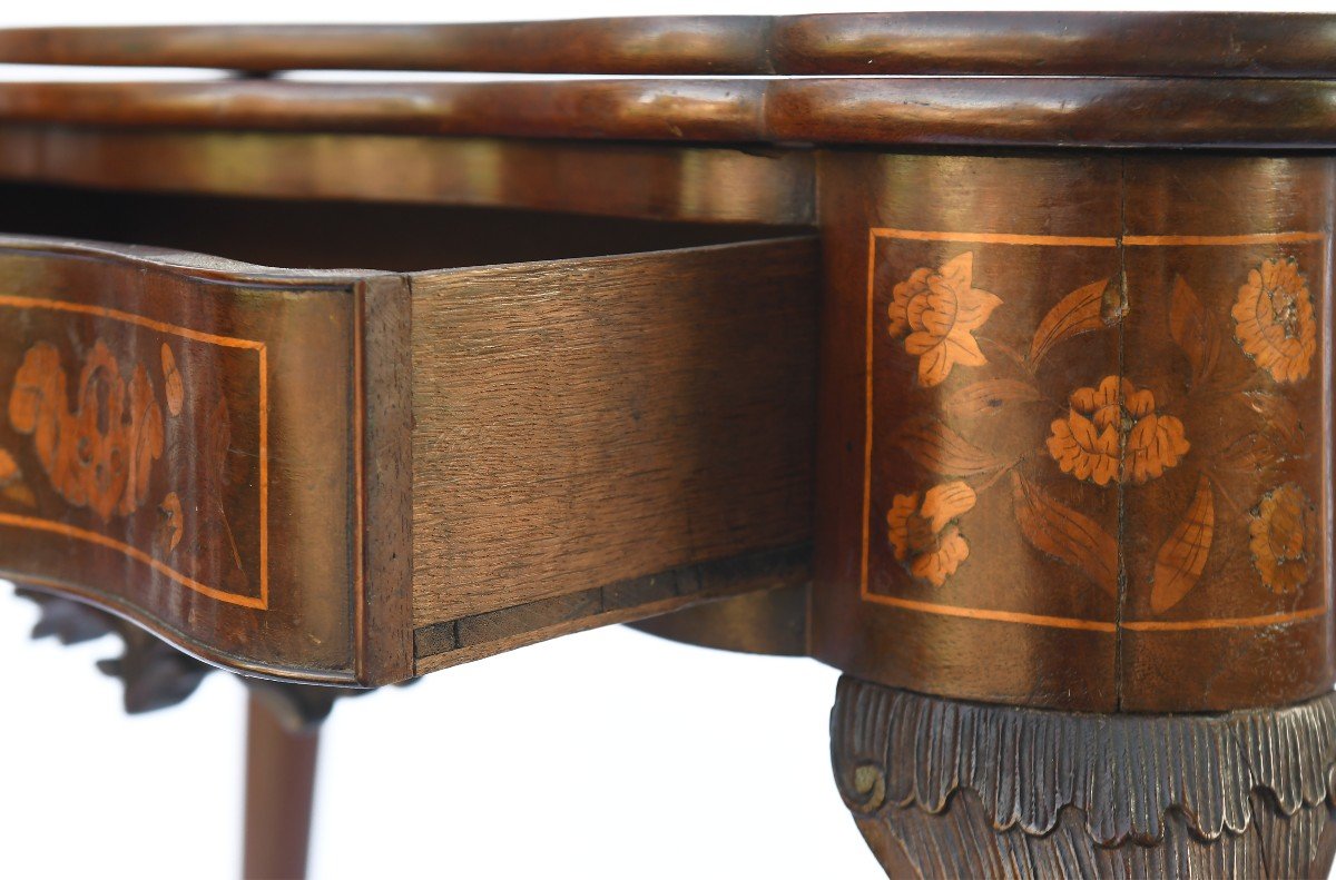 Table à cartes de style Chippendale George III à riche décor de marqueterie -photo-1