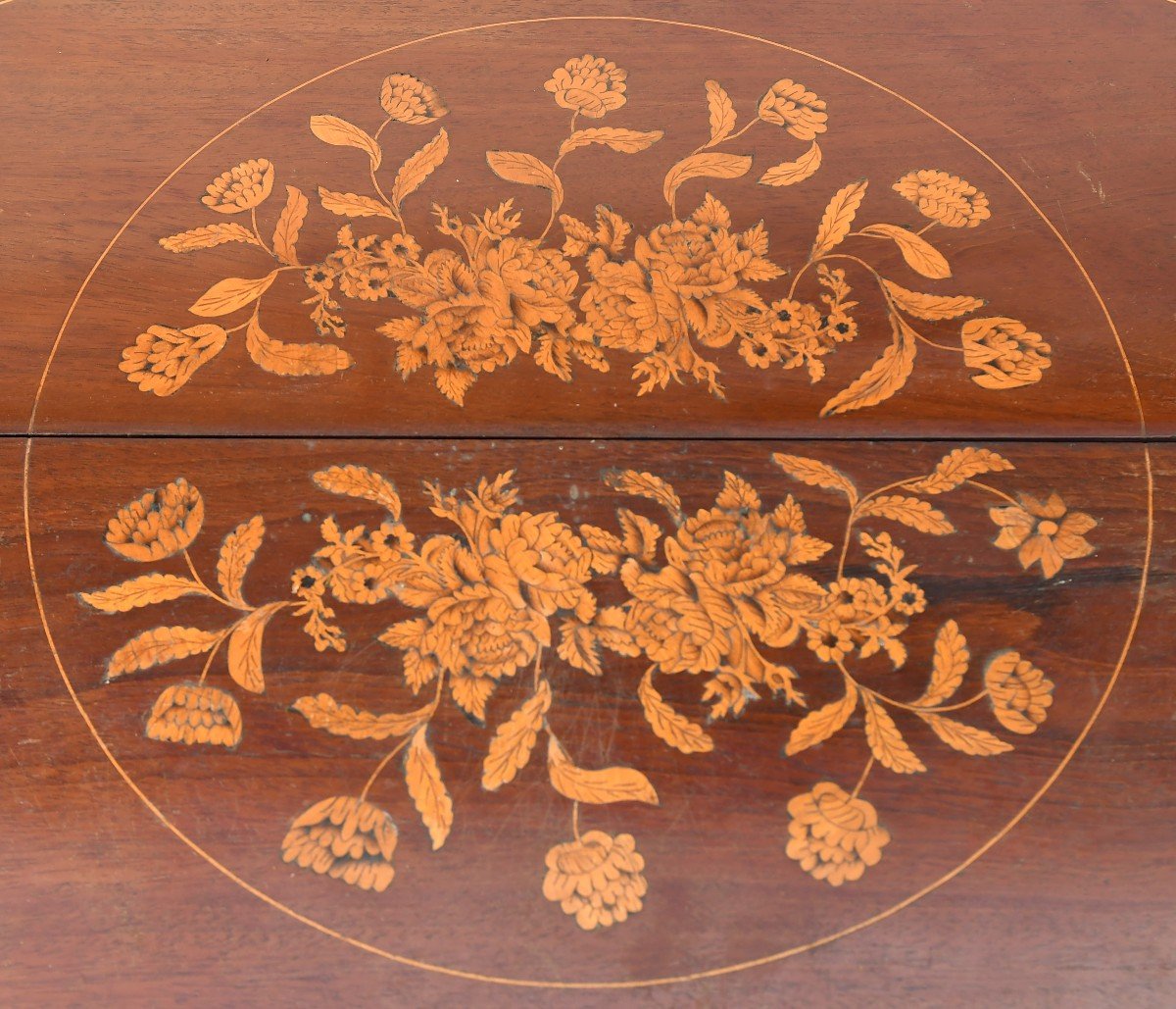 Table à cartes de style Chippendale George III à riche décor de marqueterie -photo-3