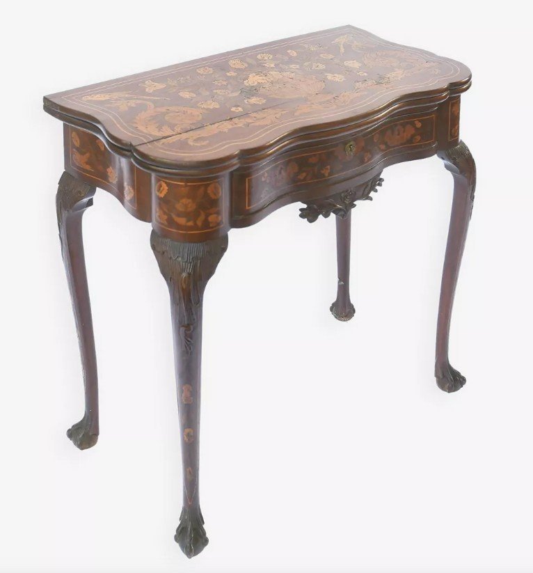 Table à cartes de style Chippendale George III à riche décor de marqueterie 