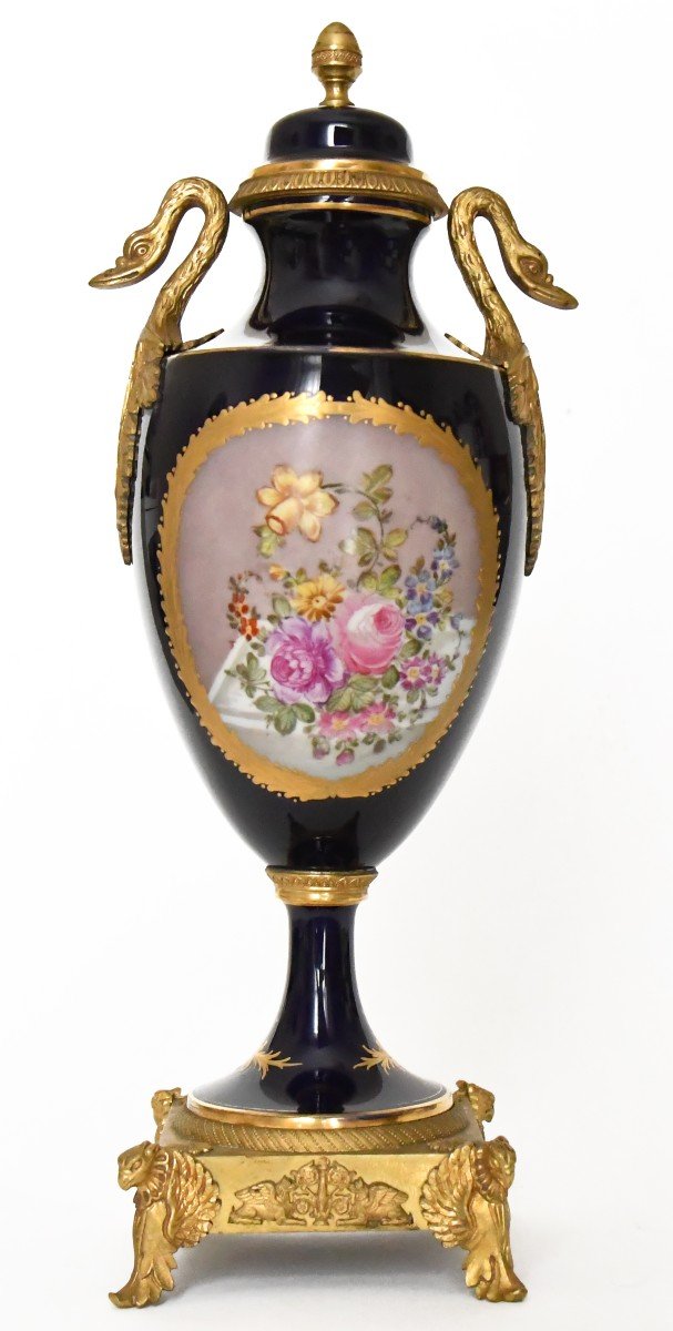 Porcelain Vase With Blue Background Decorated With A Scene From Napoleon In The Louvre -photo-3
