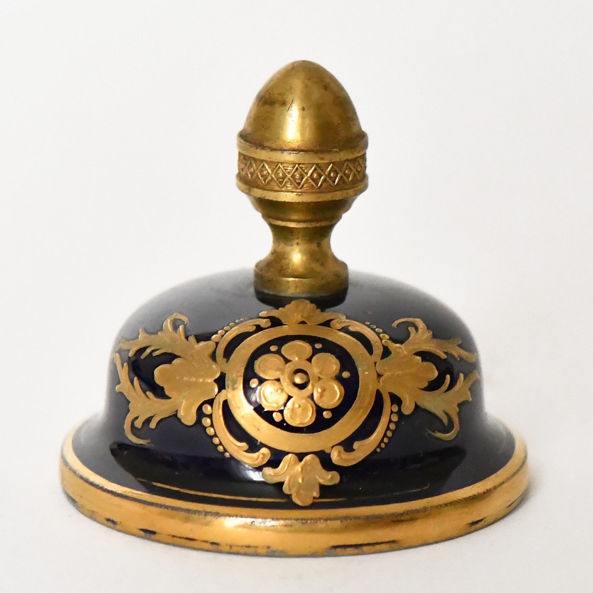 Porcelain Vase With Blue Background Decorated With A Scene From Napoleon In The Louvre -photo-6