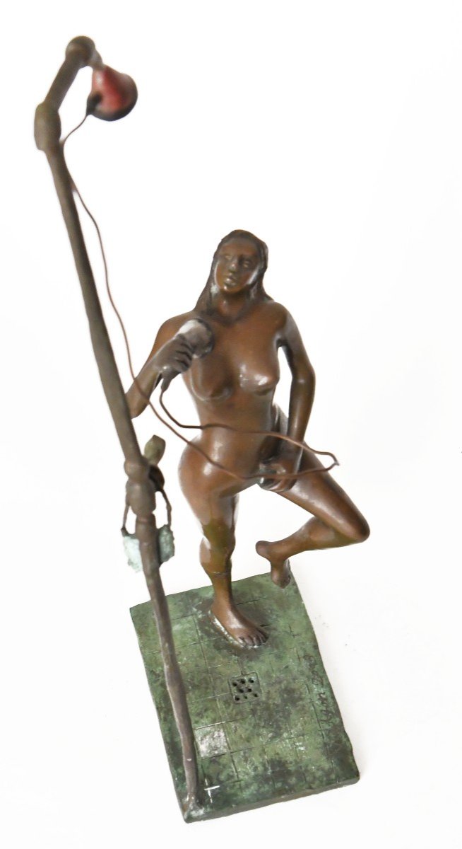 Sculpture en bronze représentant femme nue sous la douche  -photo-5