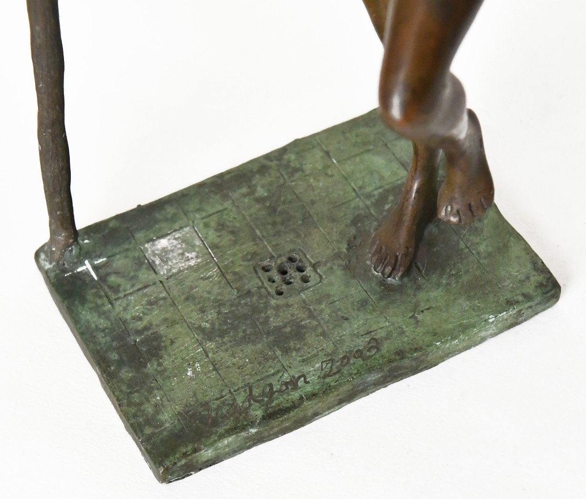 Sculpture en bronze représentant femme nue sous la douche  -photo-6
