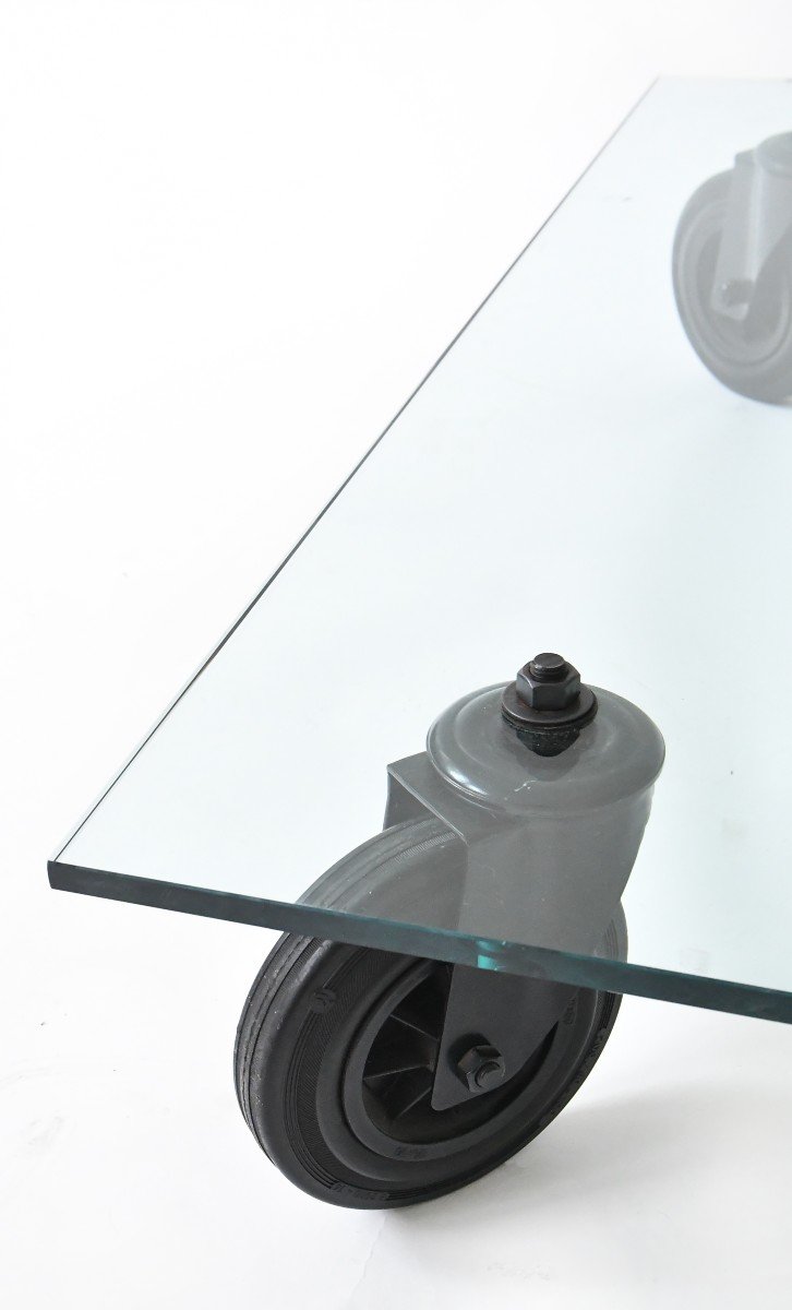 Gae AULENTI (1927-2012) Table basse modèle "Tavolo con ruote" pour Fontana Arte -photo-4
