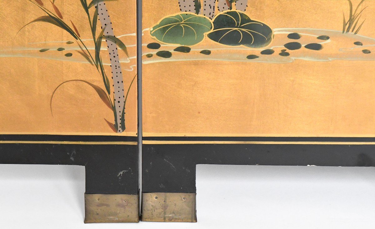 Screen Composed Of Six Japanese Lacquer Leaves Decorated With A Floral Scene On A Golden Background-photo-1
