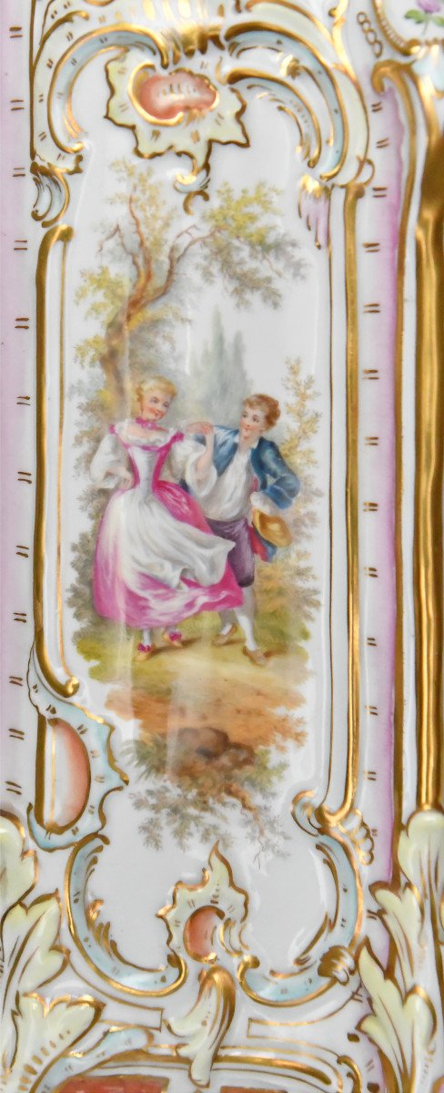 Vitrine miniature de style rocaille en porcelaine de Manufacture de Carl Thieme à Potschappel-photo-5