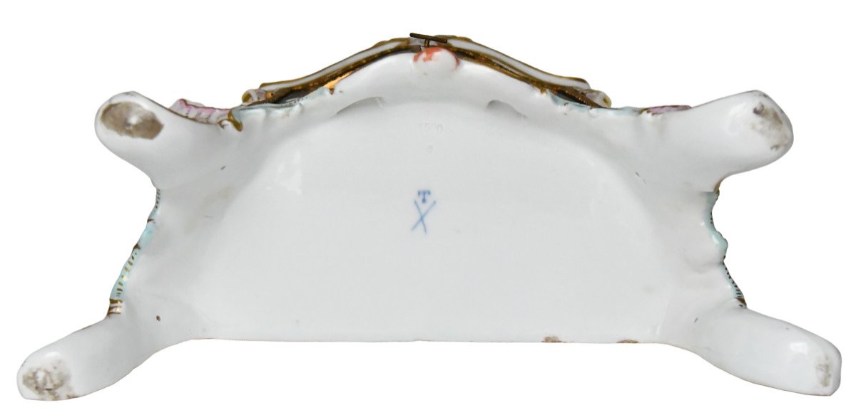 Vitrine miniature de style rocaille en porcelaine de Manufacture de Carl Thieme à Potschappel-photo-8