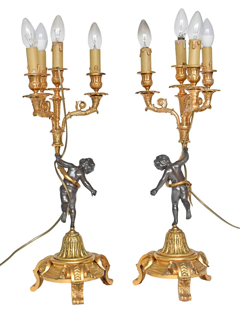 Paire de candélabres en bronze à décor de Putti soutenant des cornes d'abondances-photo-4