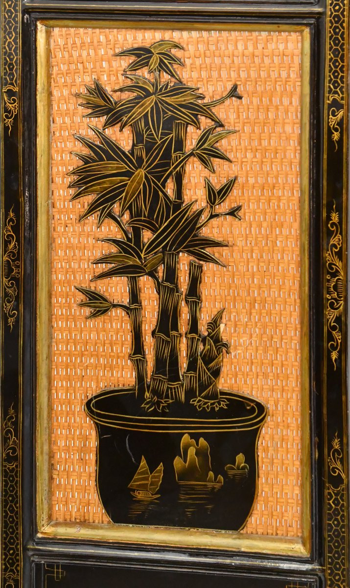 Japanese-style Four-panel Screen With Floral Decoration On A Black Lacquered Background -photo-8