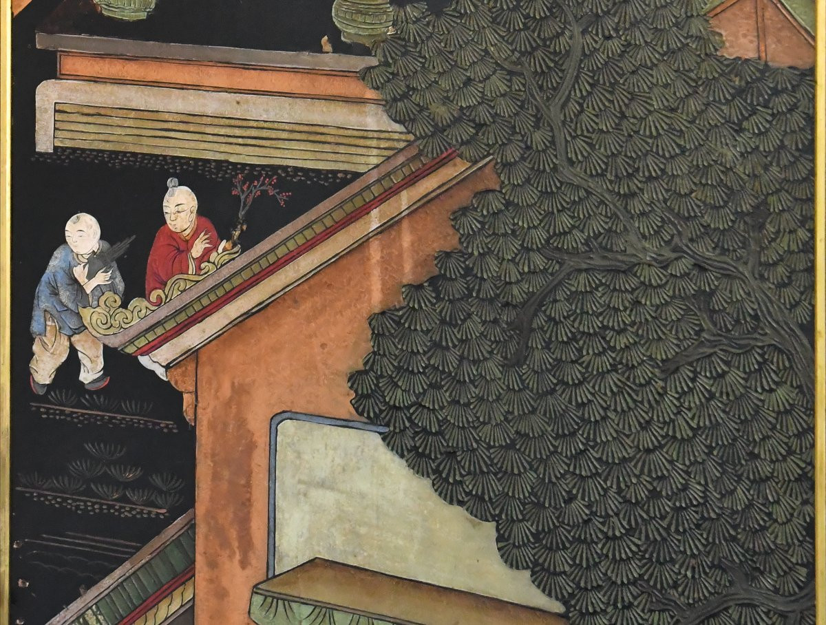 Three-door Marquetry Bookcase With Coromandel Lacquer Center Decoration -photo-1