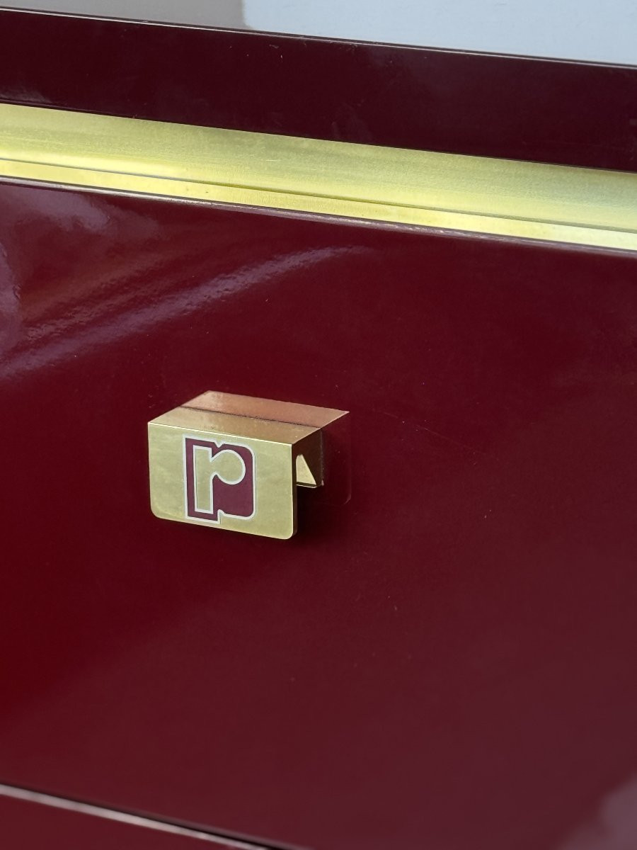 Commode en bois laqué bordeaux du designer Paco Rabanne (1934-2023) -photo-2