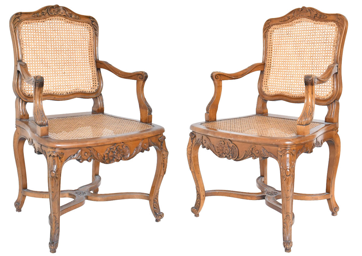 Paire de fauteuils cannés de style Régence 
